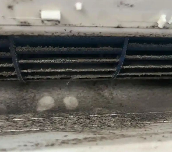 横峰空调吹的风有股烧焦味是怎么回事